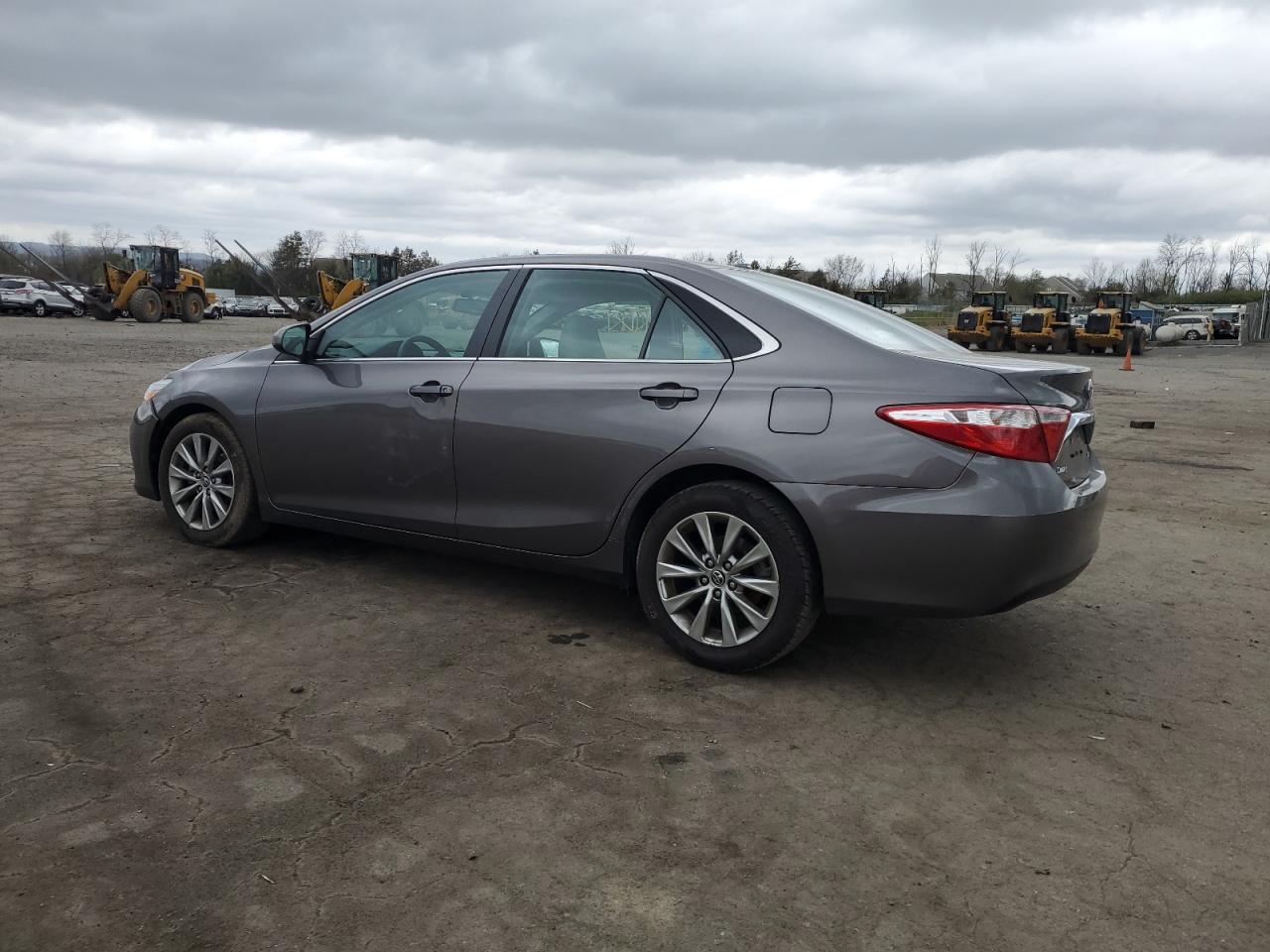 2016 TOYOTA CAMRY LE - Фото 2