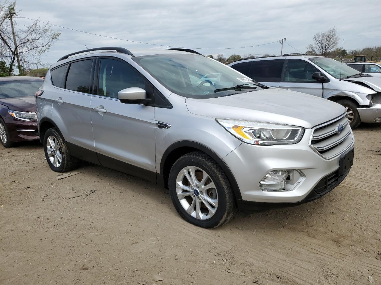 2017 FORD ESCAPE SE - Фото 4