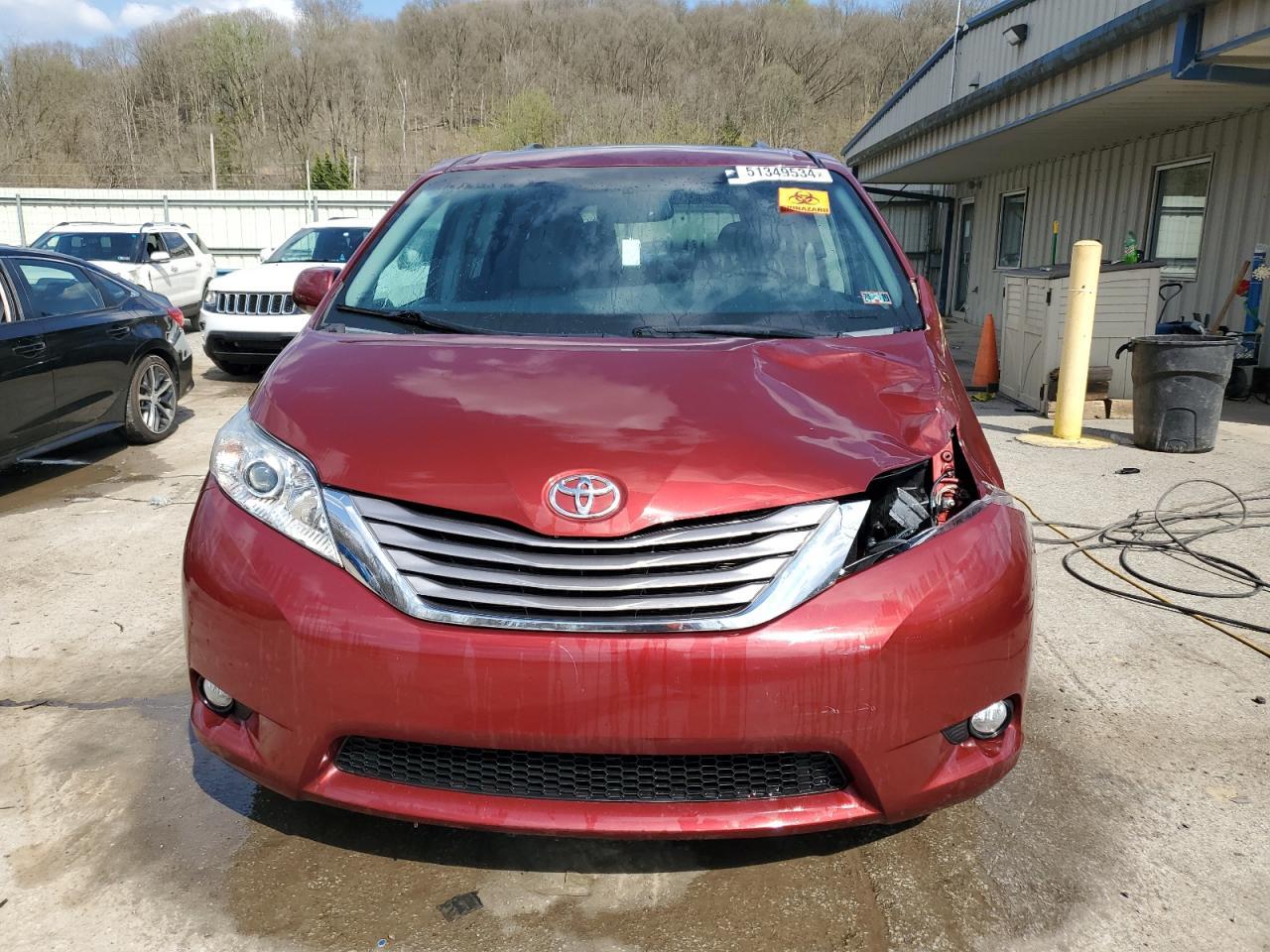 2015 TOYOTA SIENNA XLE - Фото 5