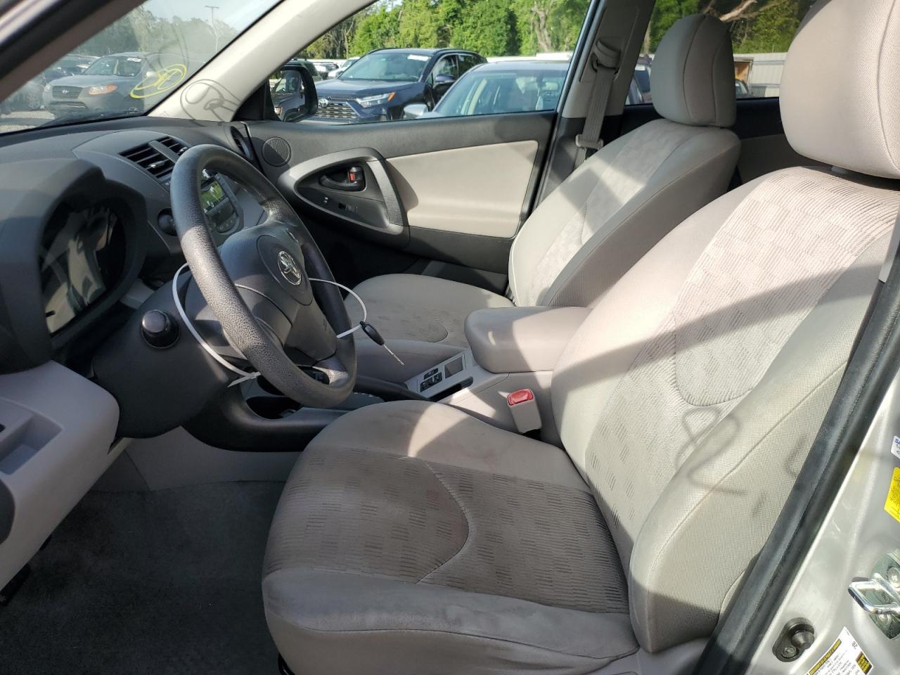 2011 TOYOTA RAV4 - Image 7