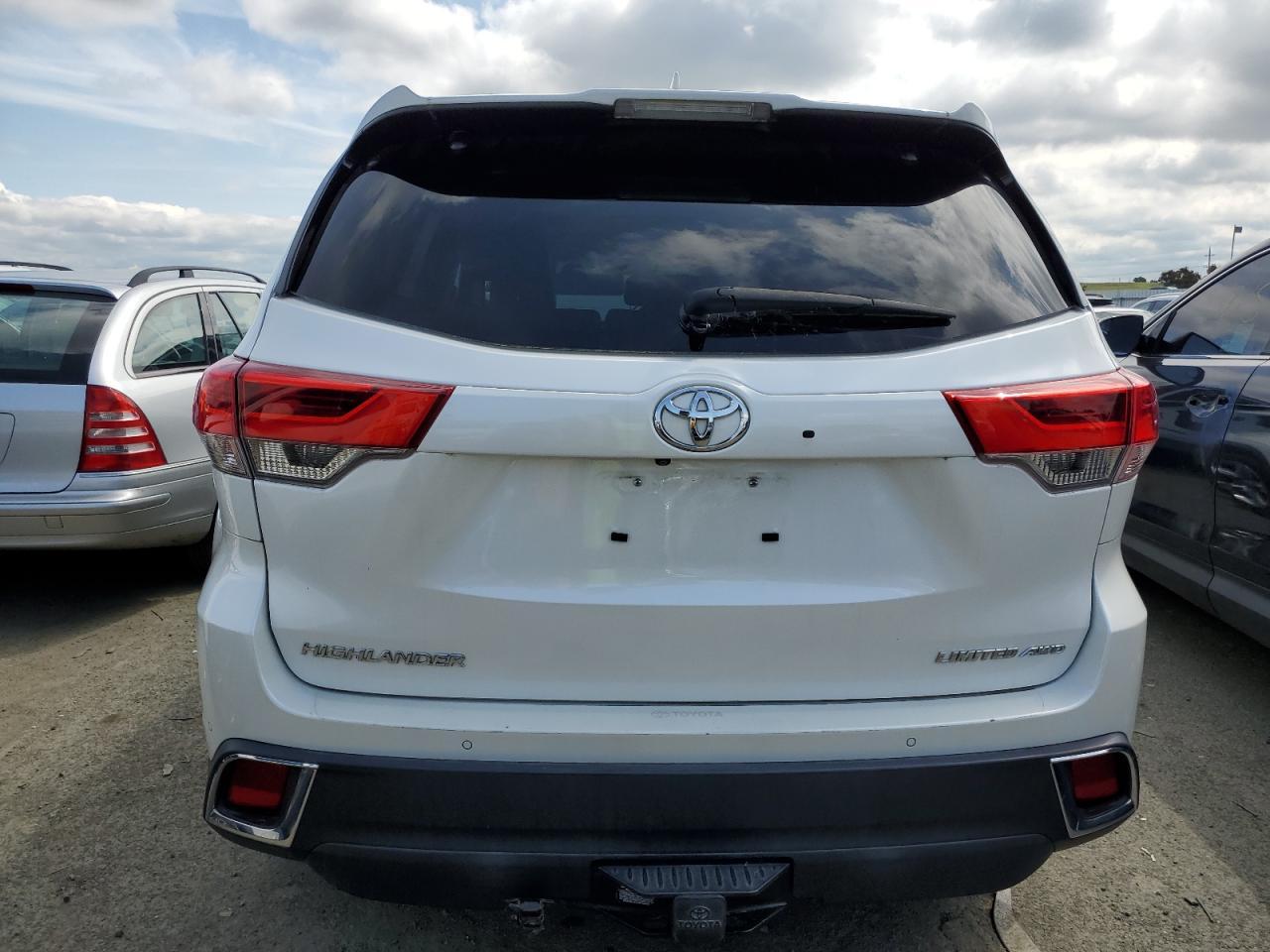 2018 TOYOTA HIGHLANDER - Фото 6