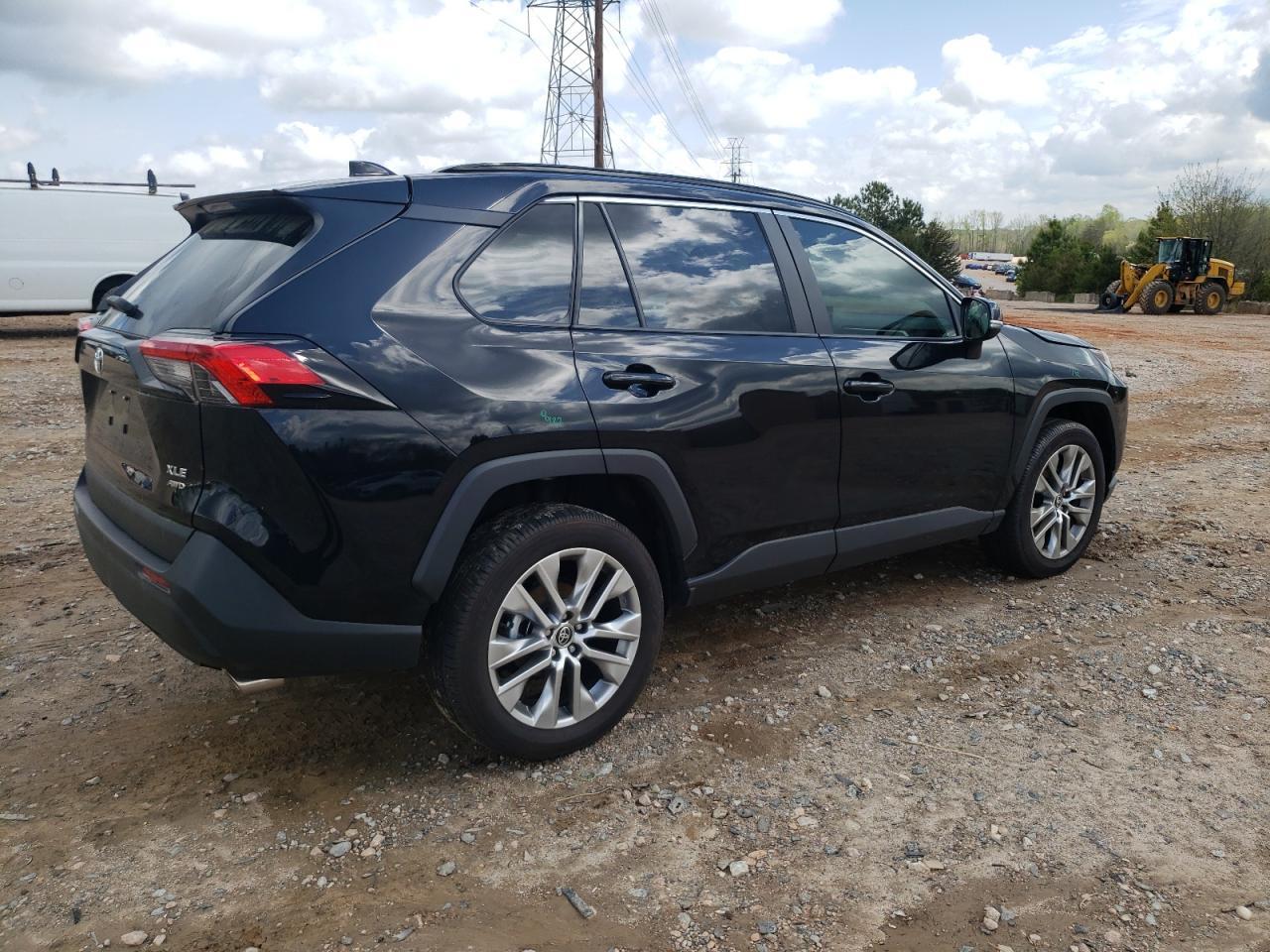 2022 TOYOTA RAV4 XLE P - Фото 3