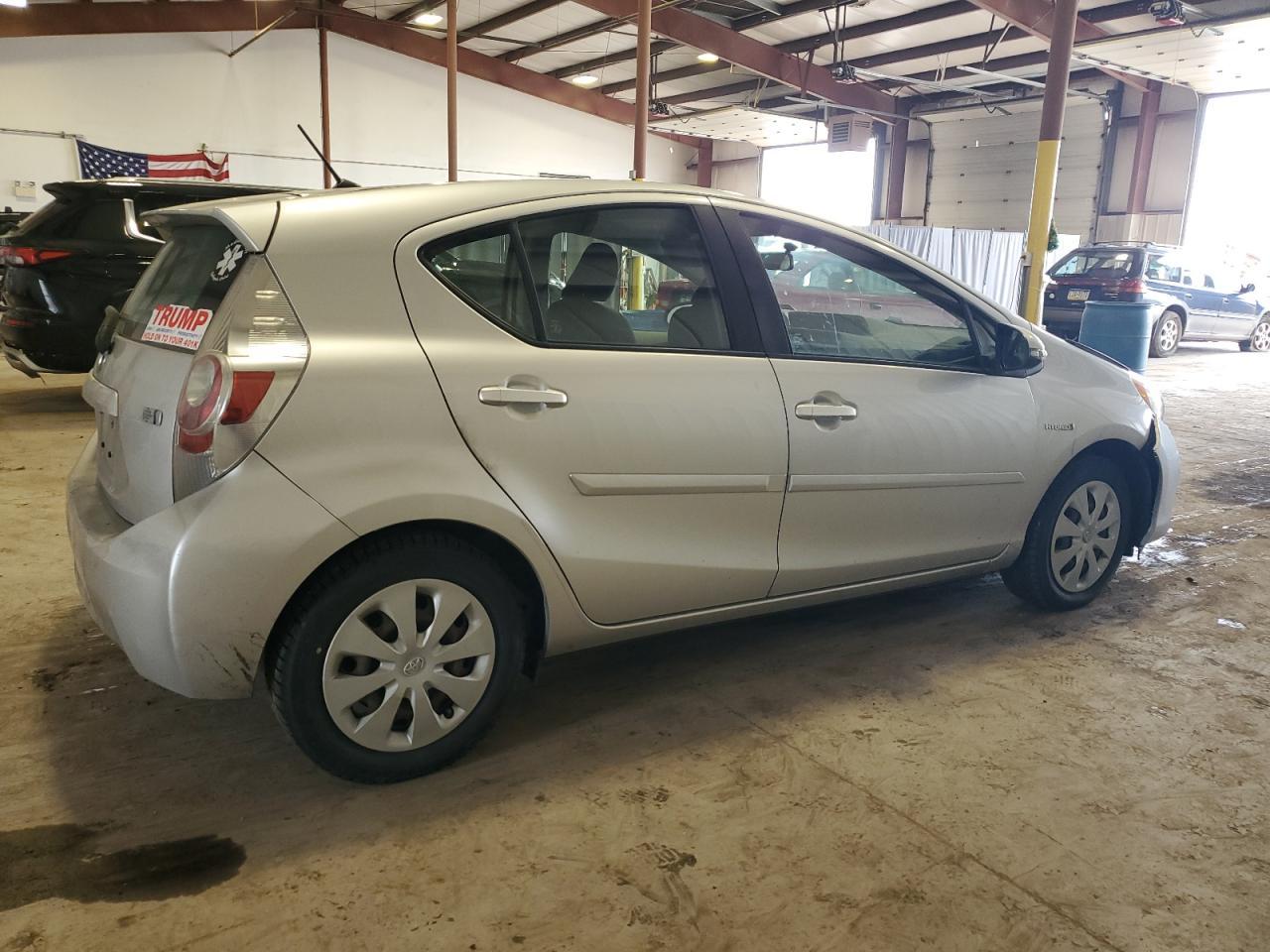 2013 TOYOTA PRIUS C - Image 3