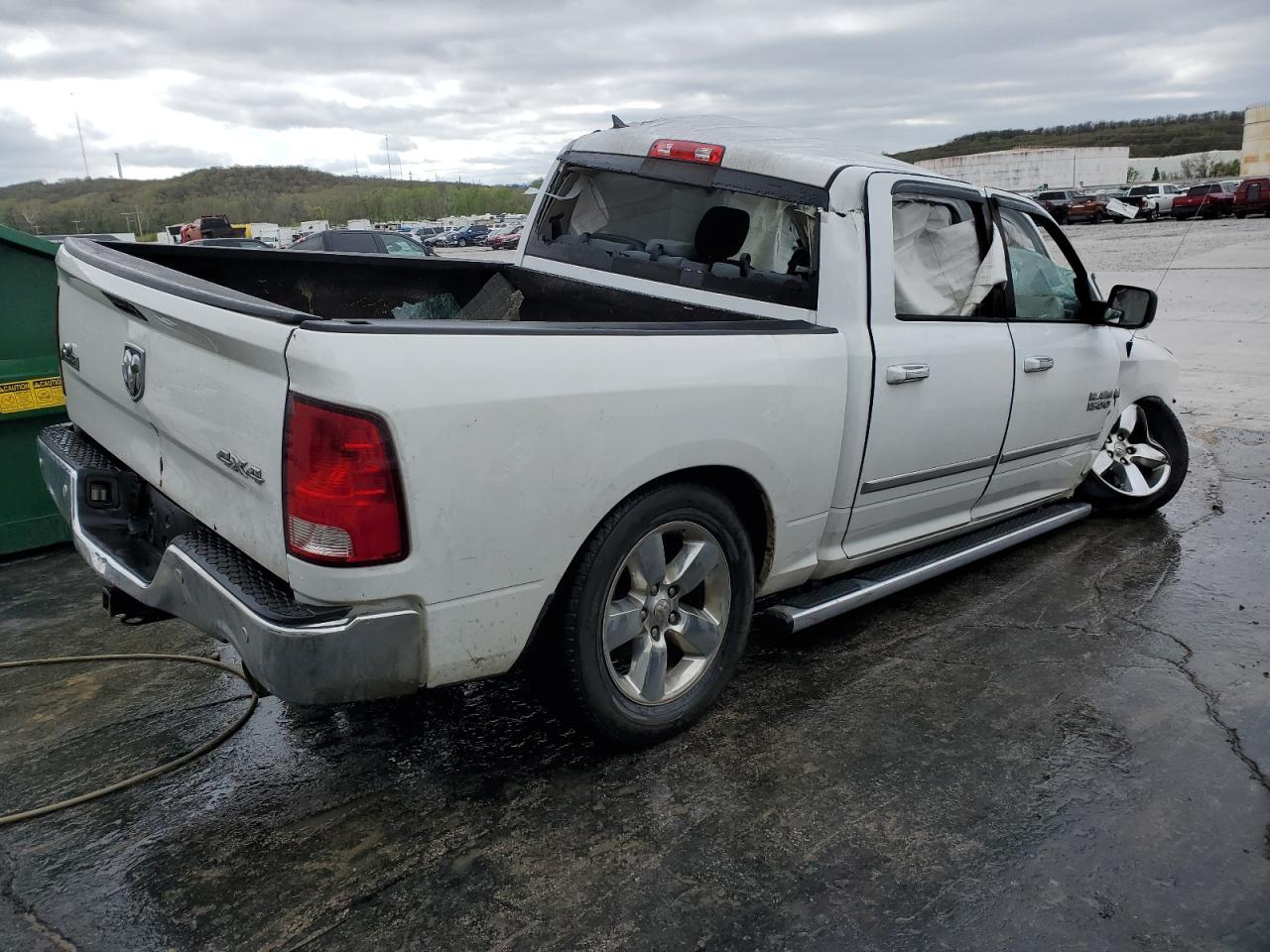 2015 RAM 1500 SLT - Image 3
