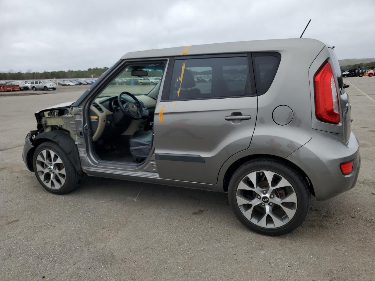 2013 KIA SOUL + - Image 2