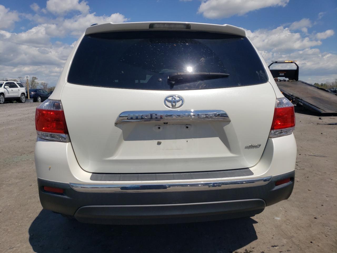 2011 TOYOTA HIGHLANDER - Image 6