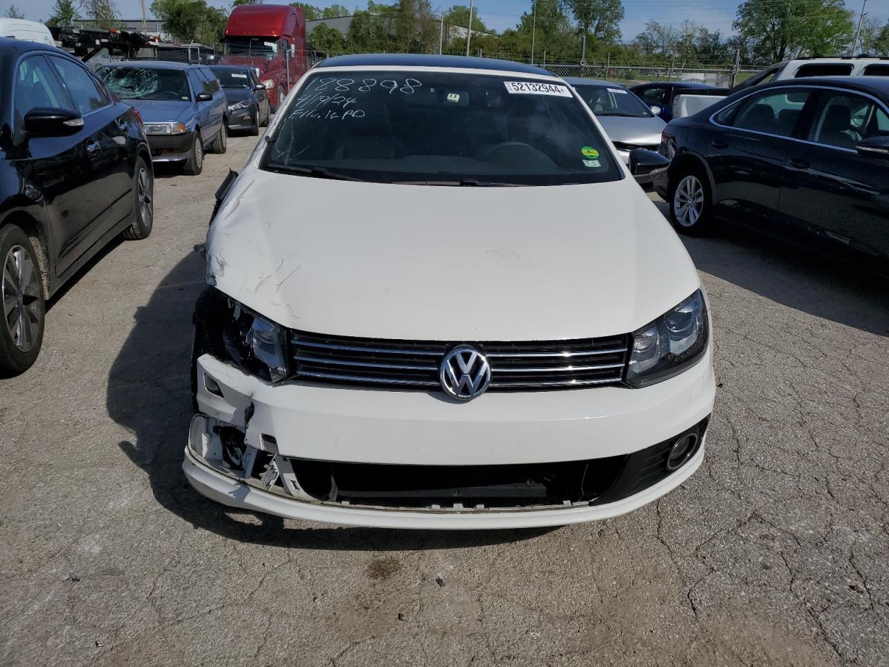 2013 VOLKSWAGEN EOS KOMFOR - Image 5