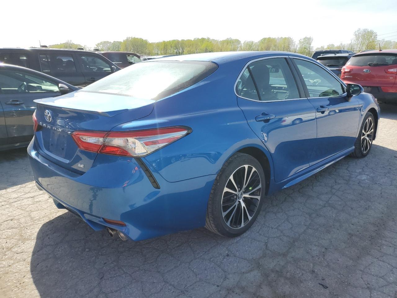 2018 TOYOTA CAMRY L - Фото 3