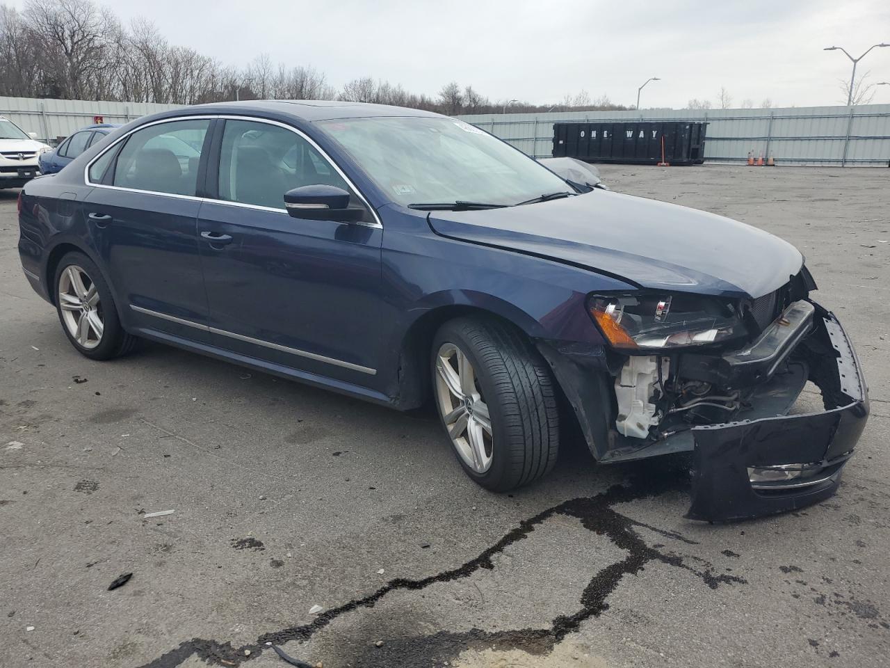 2014 VOLKSWAGEN PASSAT SEL - Image 4
