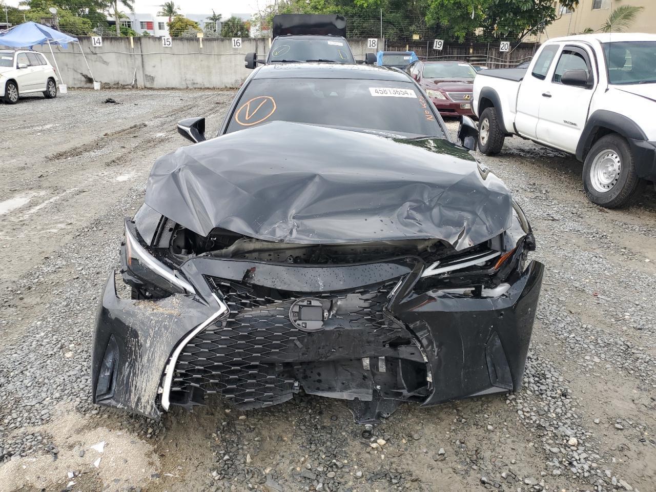 2021 LEXUS IS 300 - Image 5