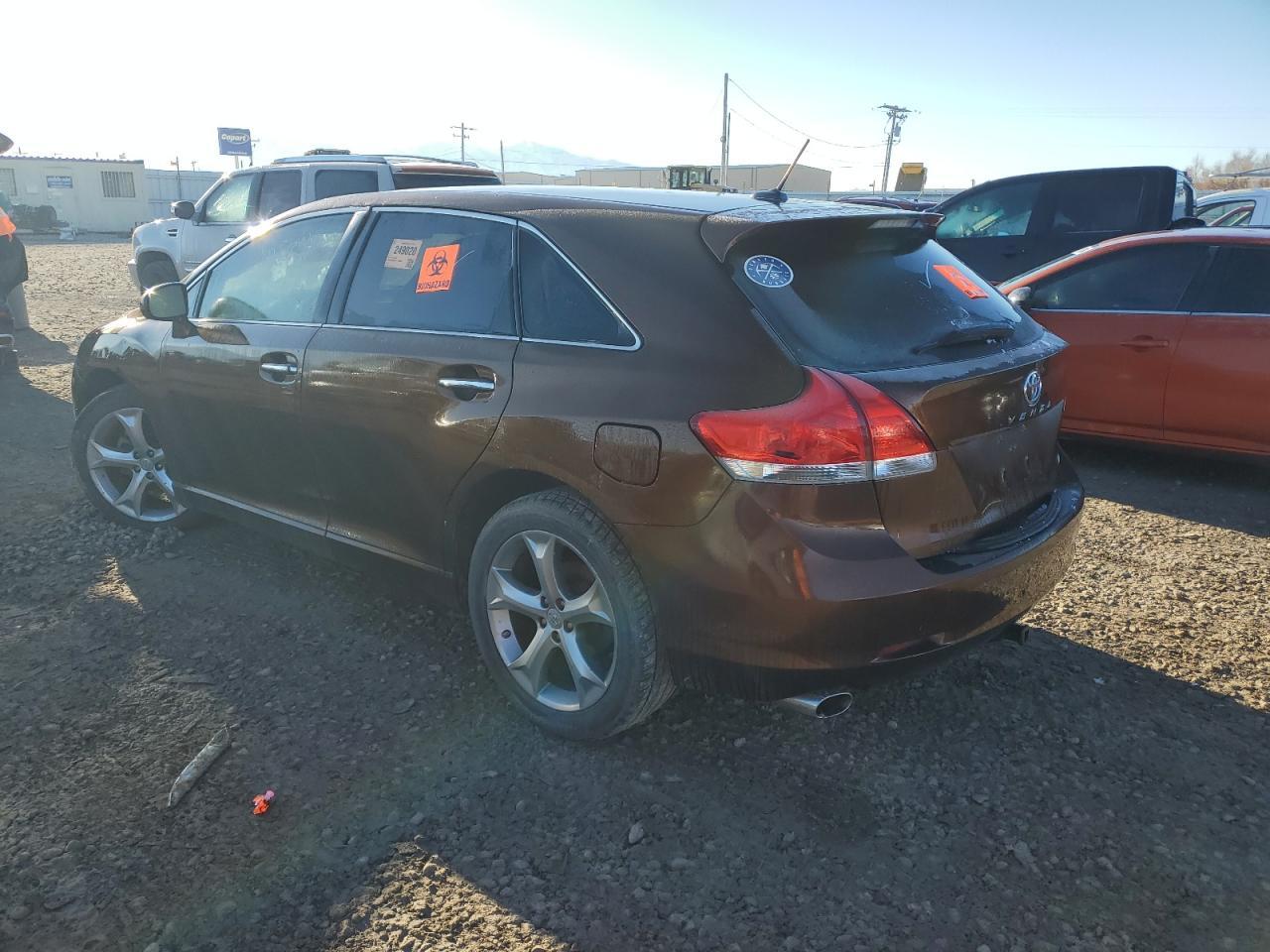 2011 TOYOTA VENZA - Фото 2