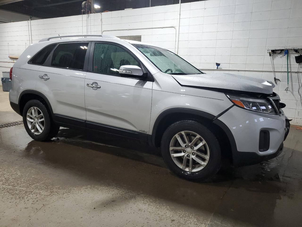 2015 KIA SORENTO LX - Image 4