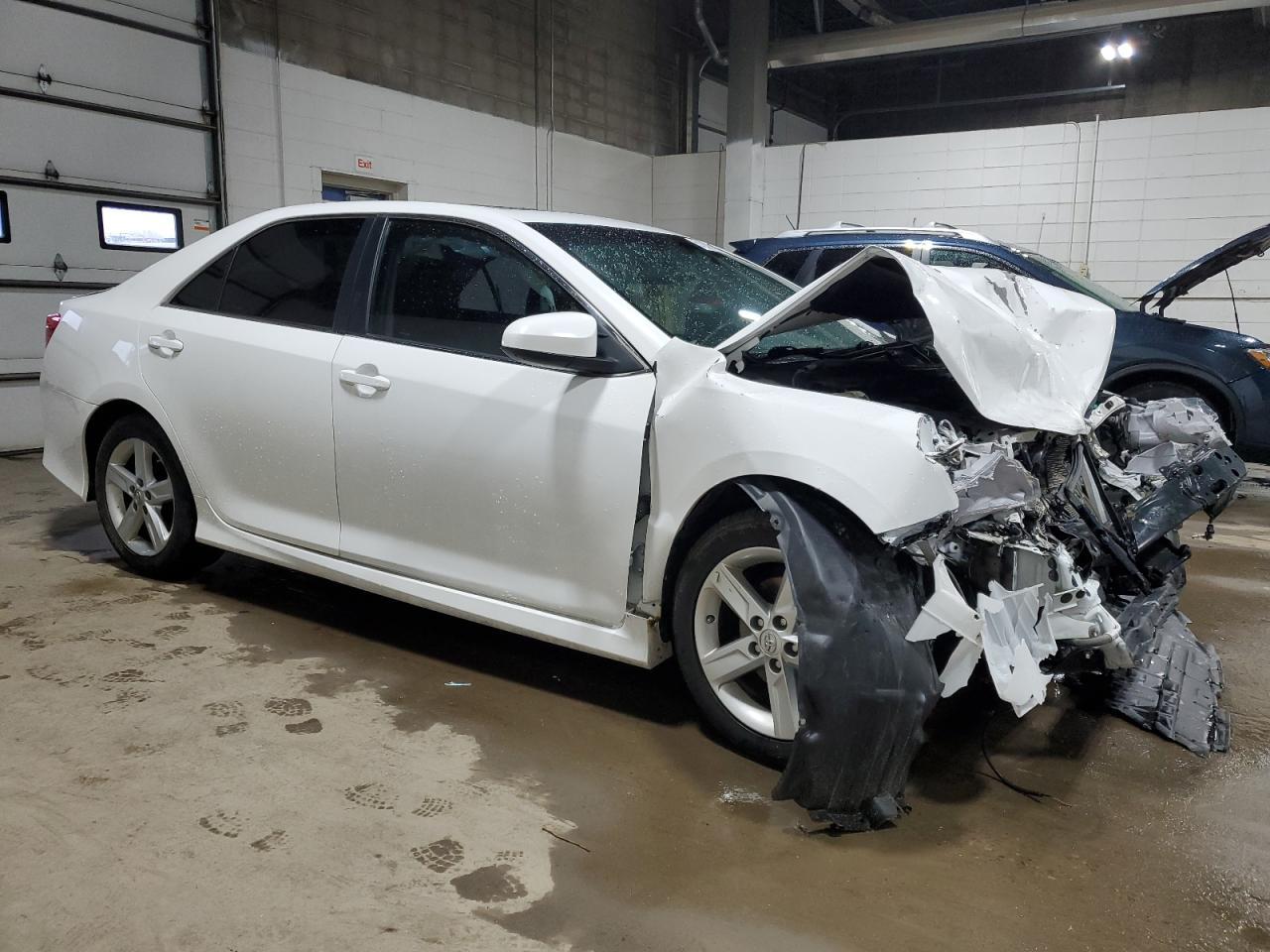 2014 TOYOTA CAMRY L - Image 4