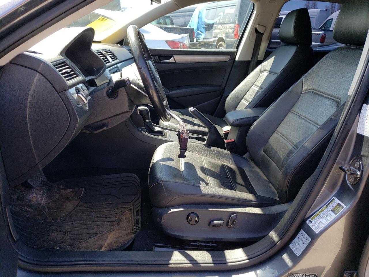 2014 VOLKSWAGEN PASSAT S - Image 7