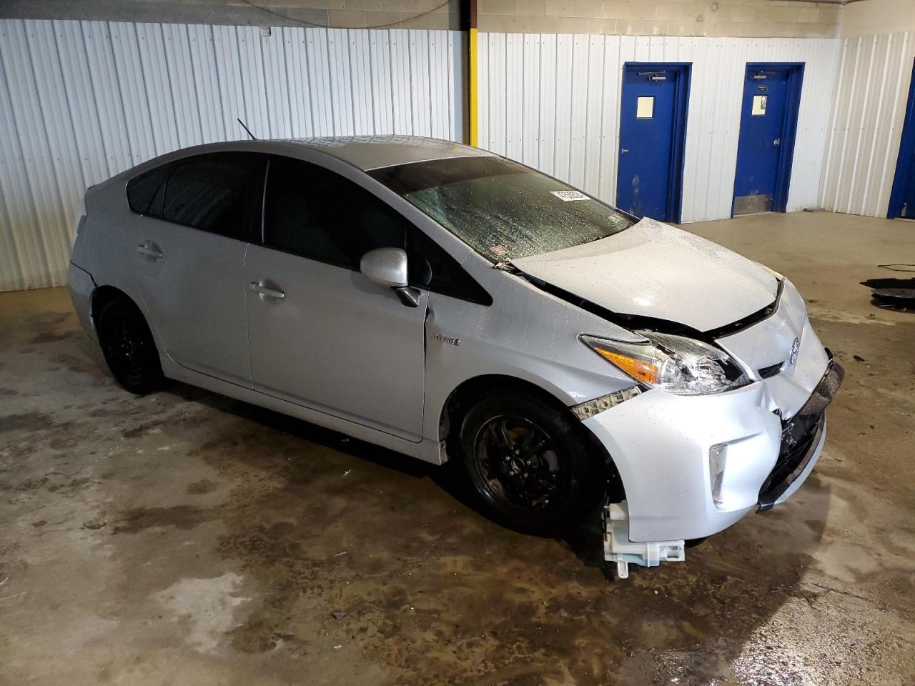 2015 TOYOTA PRIUS - Фото 4