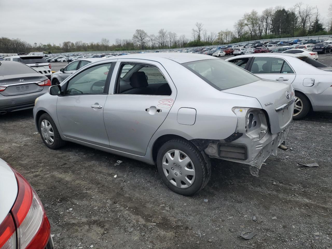2011 TOYOTA YARIS - Image 2