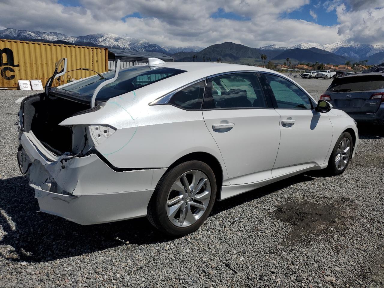 2018 HONDA ACCORD LX - Image 3