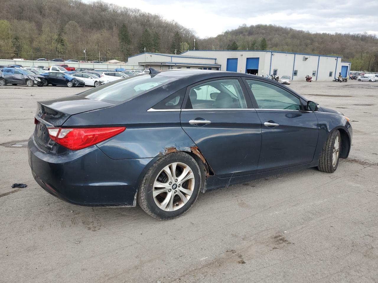 2011 HYUNDAI SONATA SE - Image 3