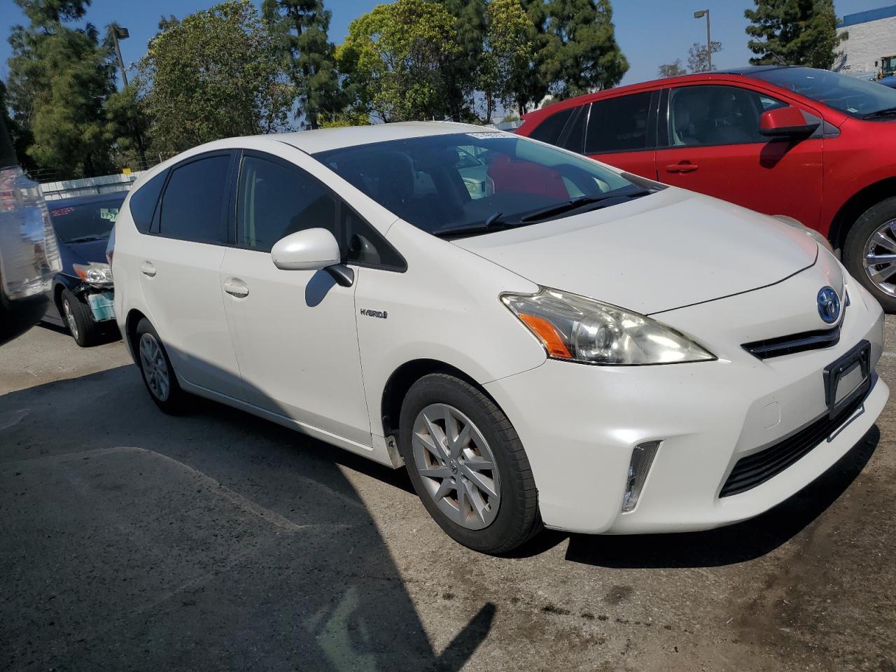 2013 TOYOTA PRIUS V - Image 4