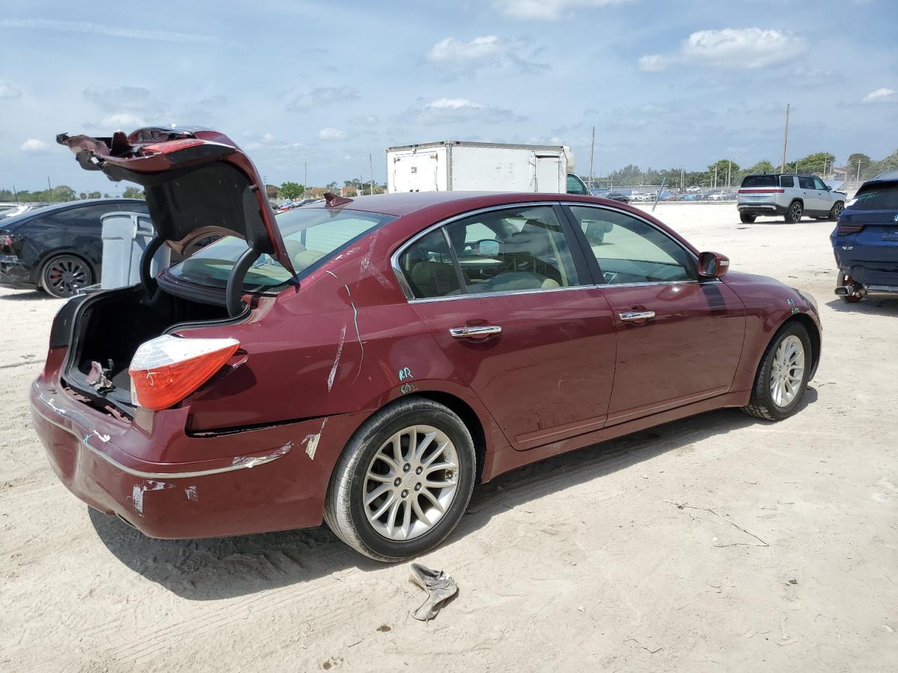 2011 HYUNDAI GENESIS 3. - Image 3