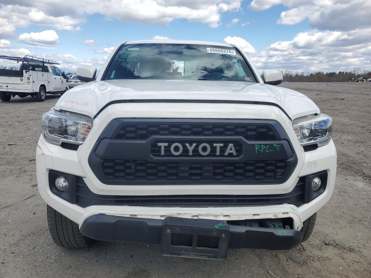 2017 TOYOTA TACOMA DOU - Фото 5