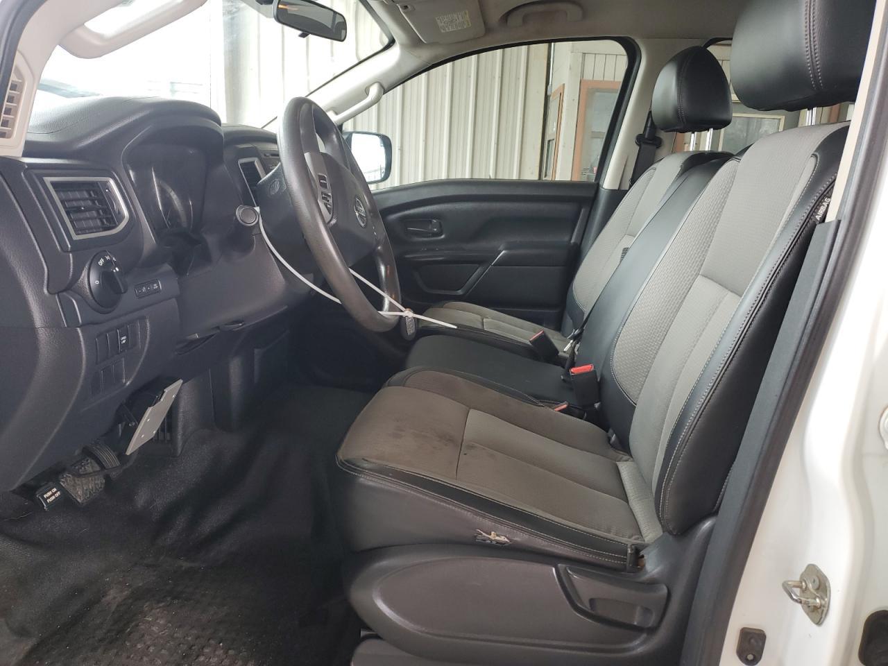 2017 NISSAN TITAN XD S - Фото 7
