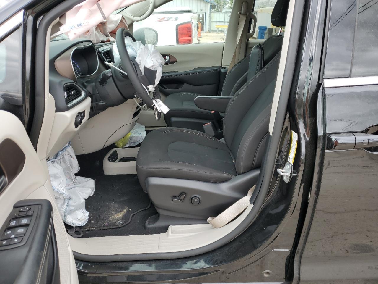 2022 CHRYSLER VOYAGER LX - Фото 7