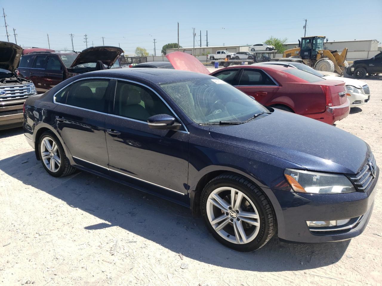 2014 VOLKSWAGEN PASSAT SEL - Image 4