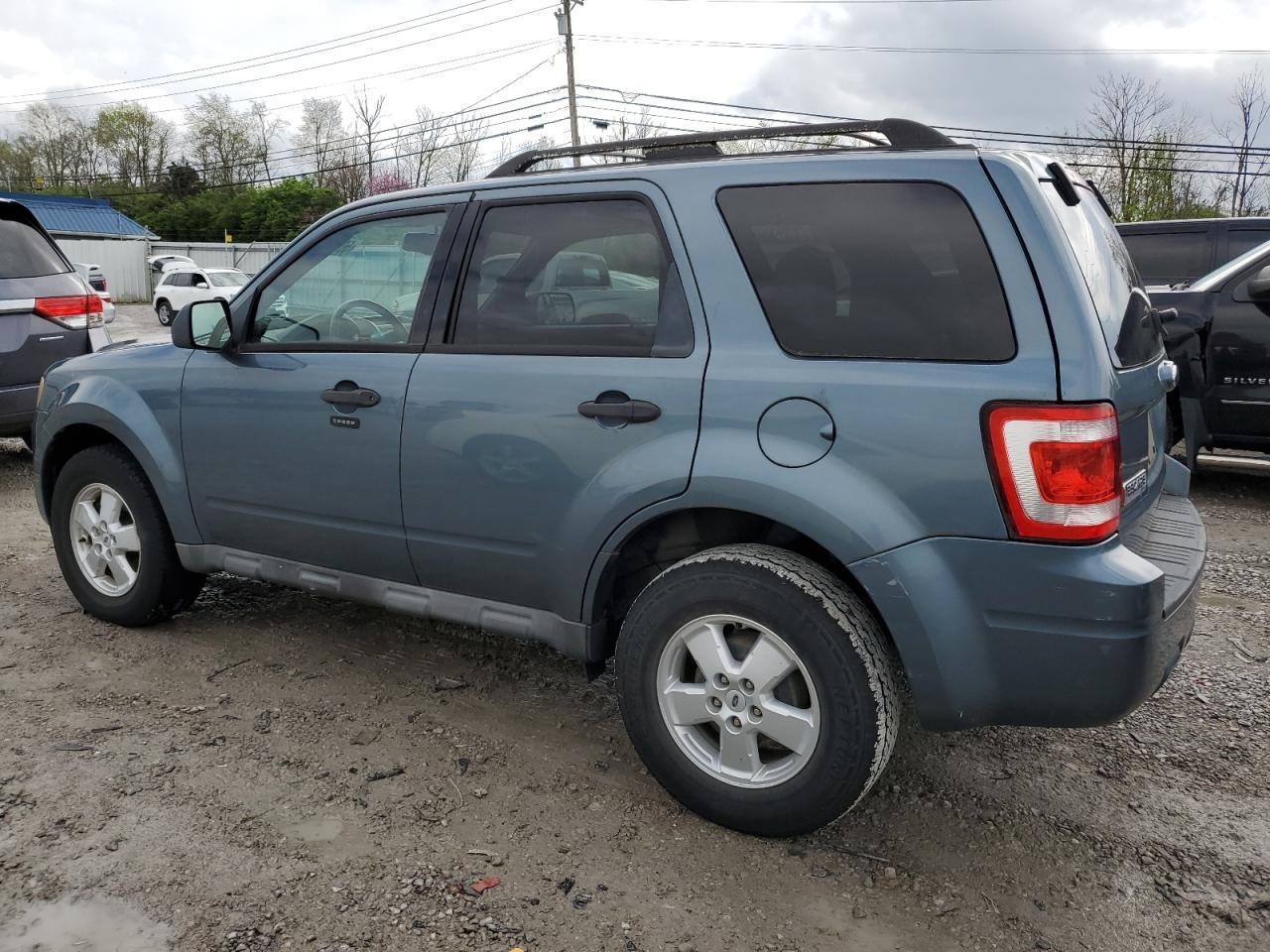 2010 FORD ESCAPE XLT - Image 2