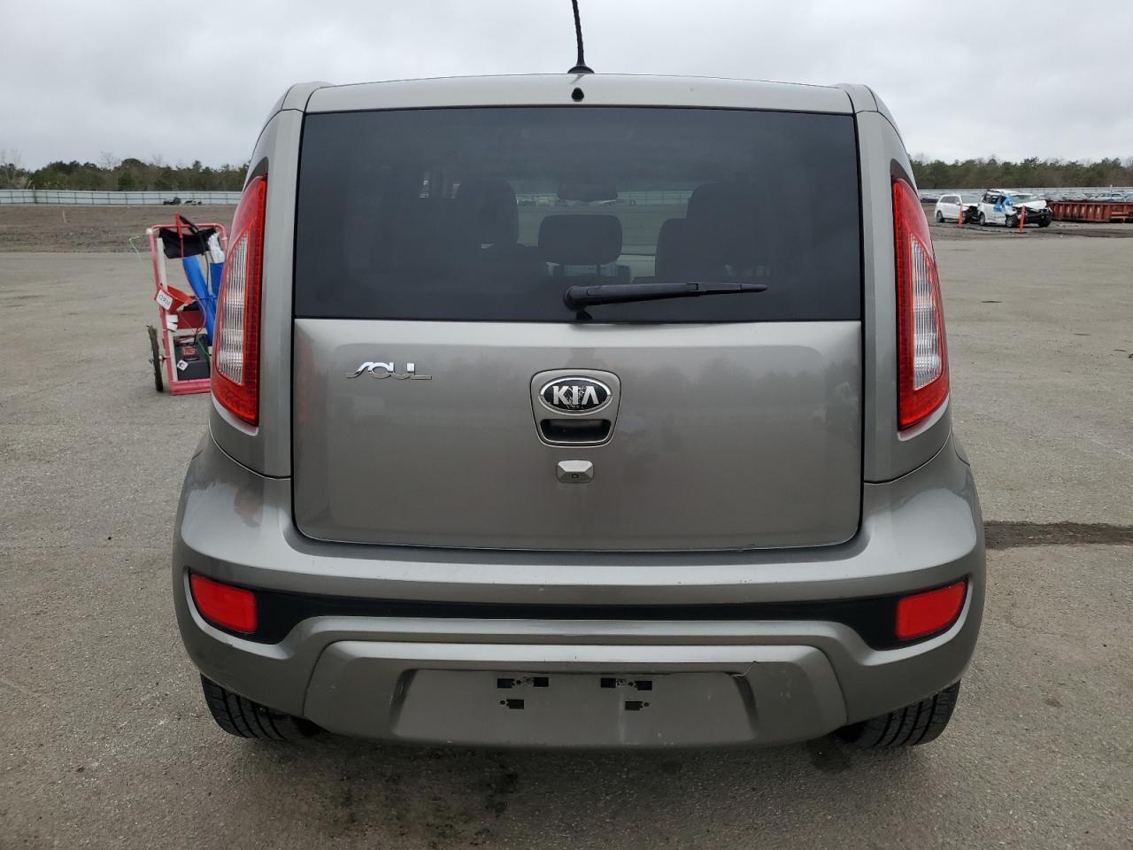 2013 KIA SOUL + - Image 6