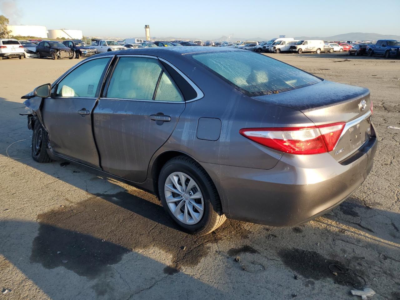 2015 TOYOTA CAMRY LE - Фото 2