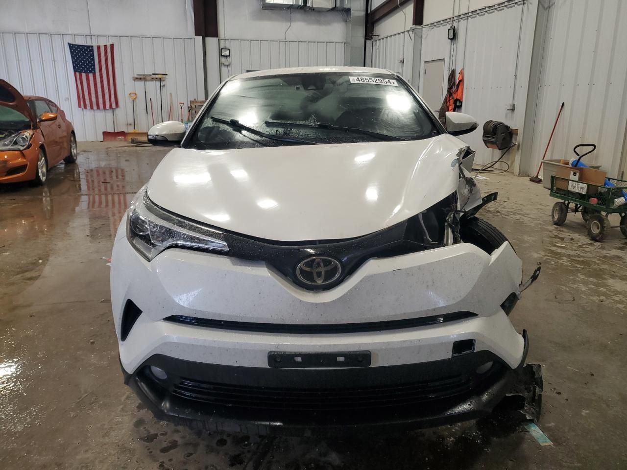 2018 TOYOTA C-HR XLE - Image 5