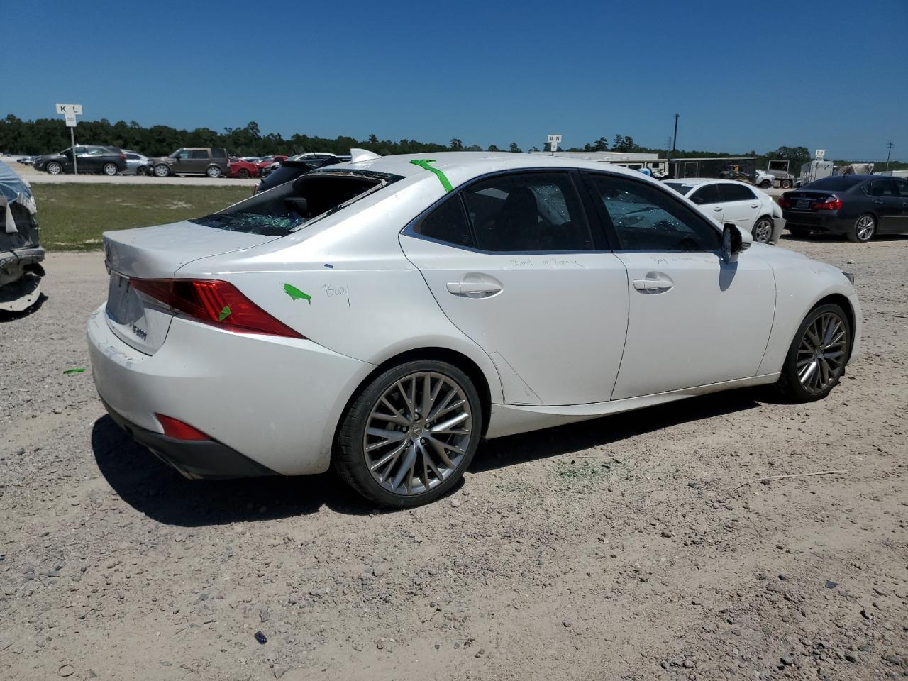 2017 LEXUS IS 200T - Фото 3