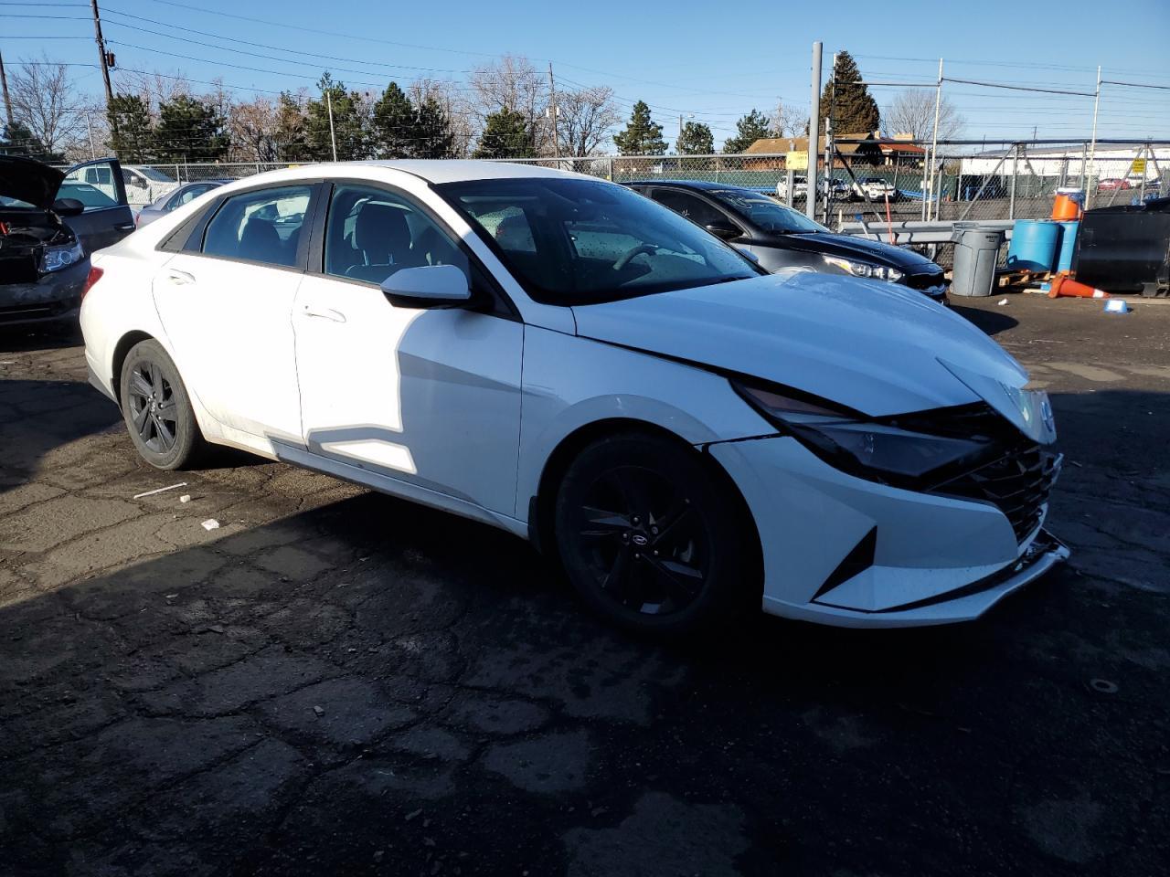2022 HYUNDAI ELANTRA SE - Фото 4