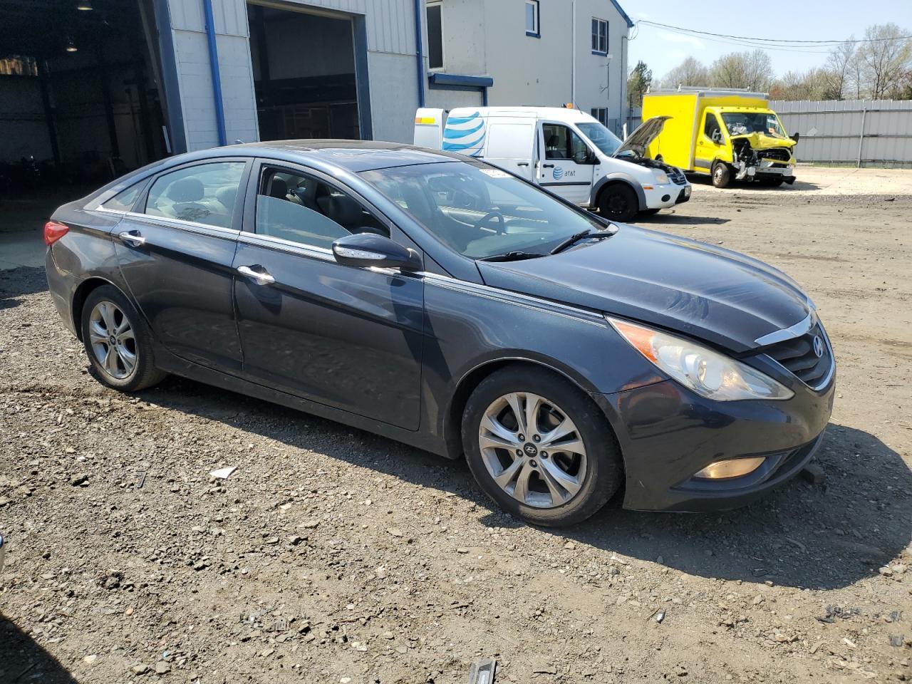 2011 HYUNDAI SONATA SE - Image 4