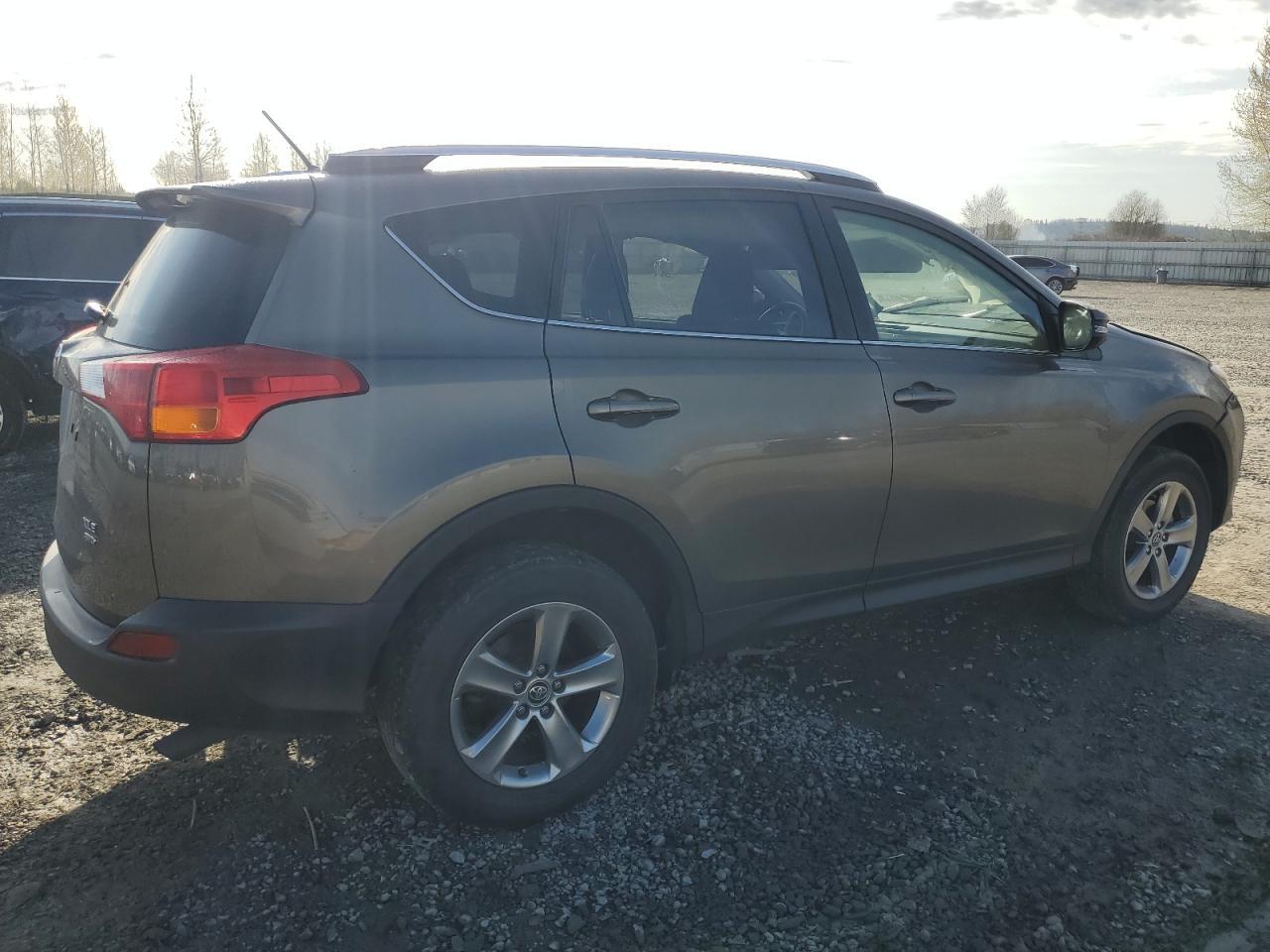 2015 TOYOTA RAV4 XLE - Фото 3