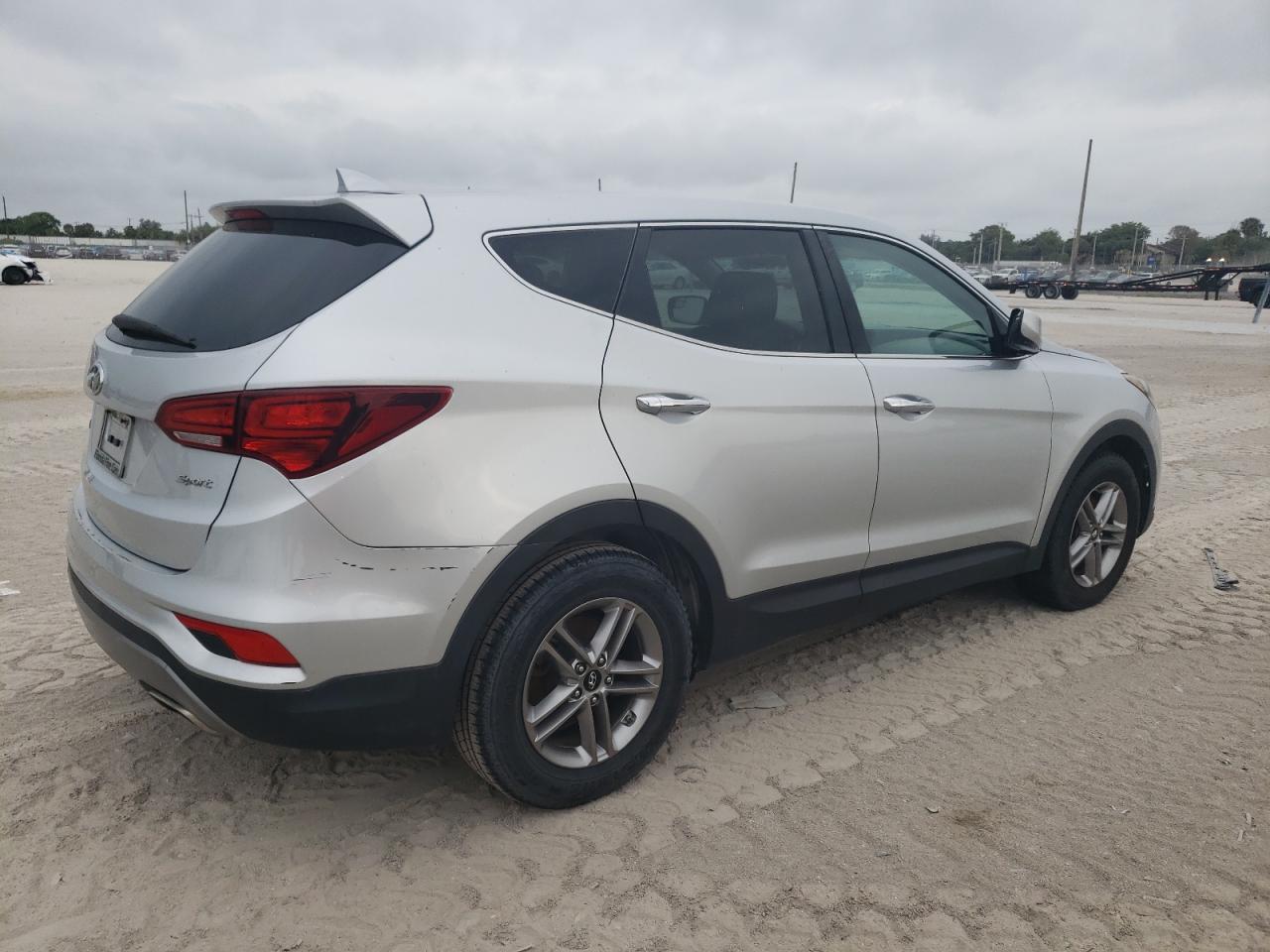 2017 HYUNDAI SANTA FE S - Image 3