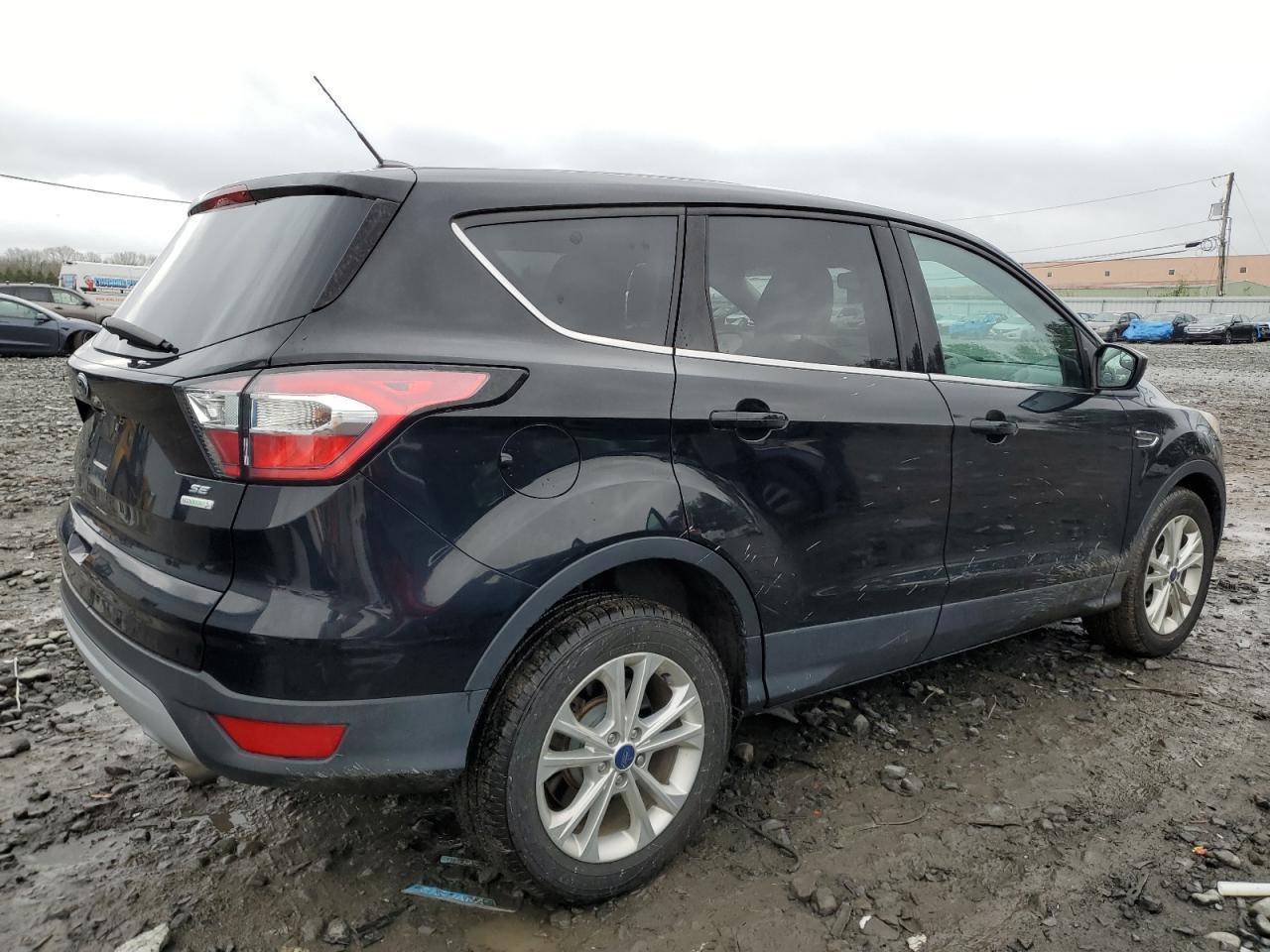 2017 FORD ESCAPE SE - Image 3