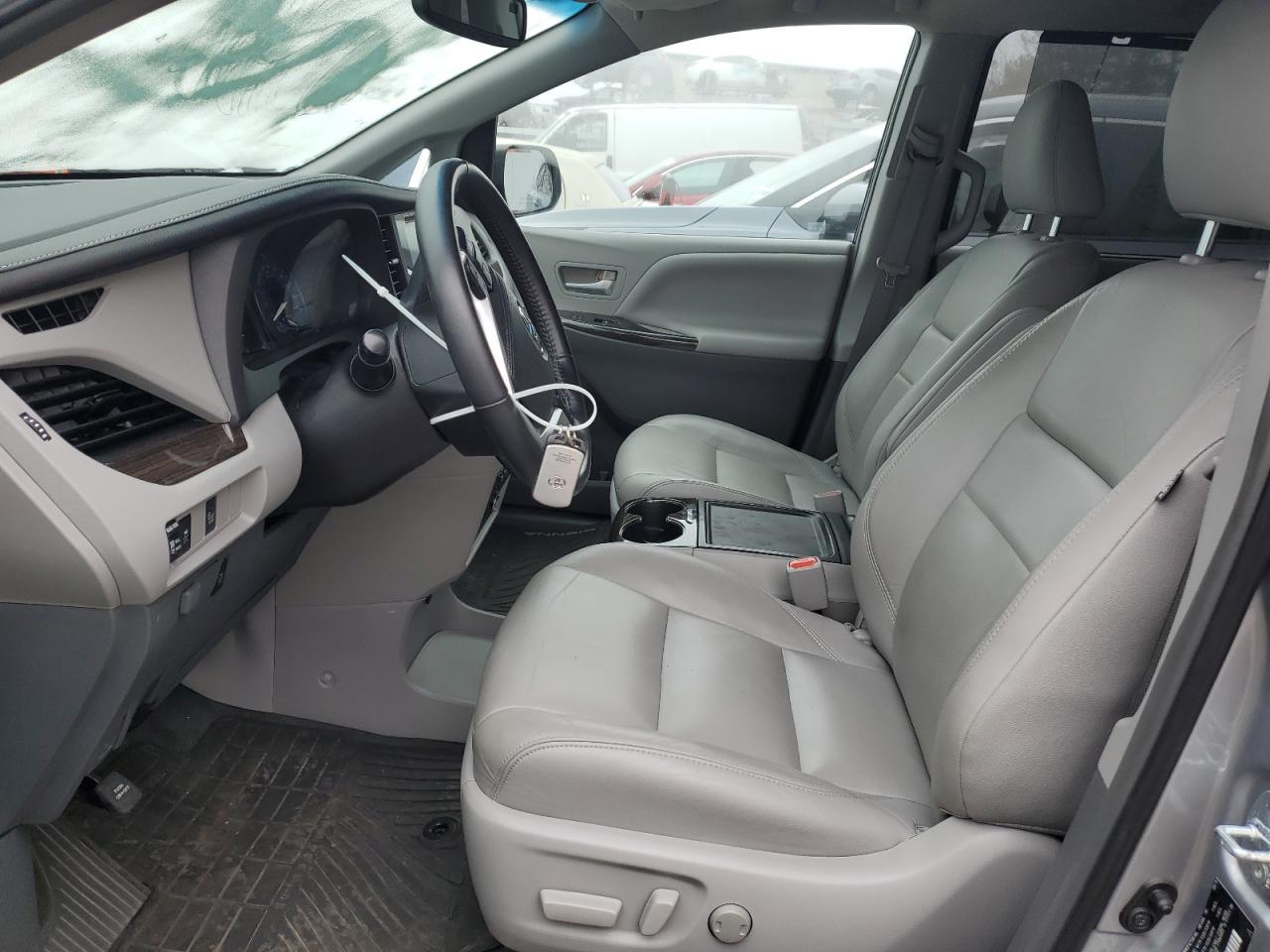 2015 TOYOTA SIENNA XLE - Фото 7