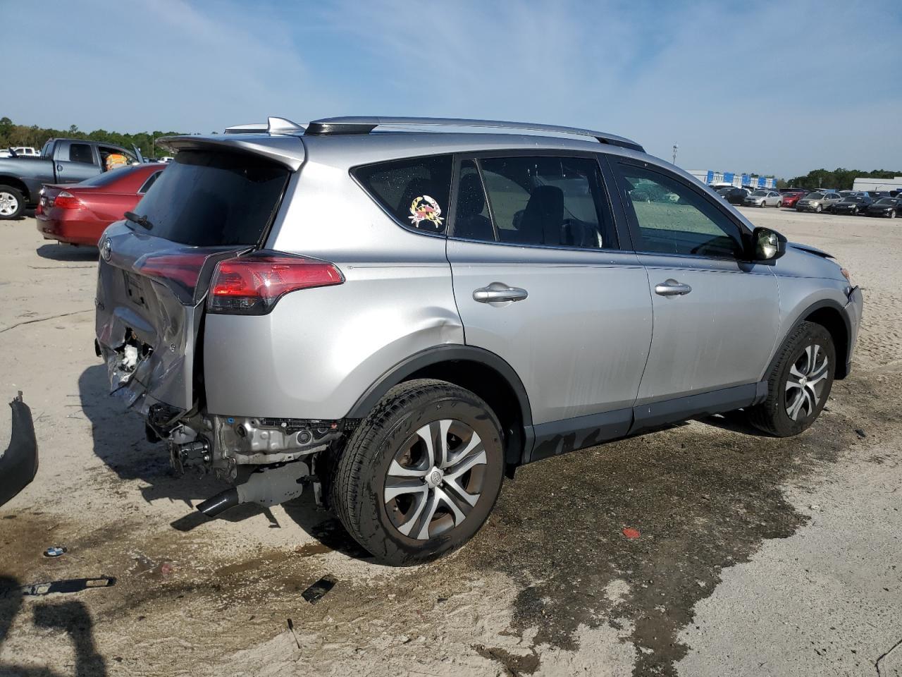 2018 TOYOTA RAV4 LE - Фото 3