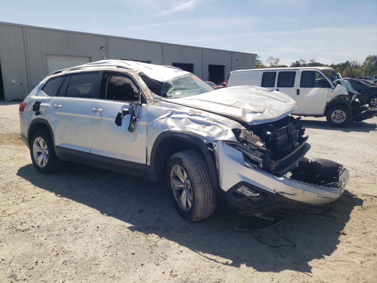 2018 VOLKSWAGEN ATLAS SE - Image 4