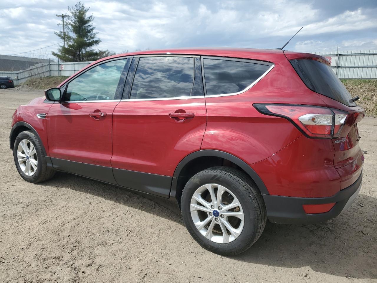2017 FORD ESCAPE SE - Фото 2