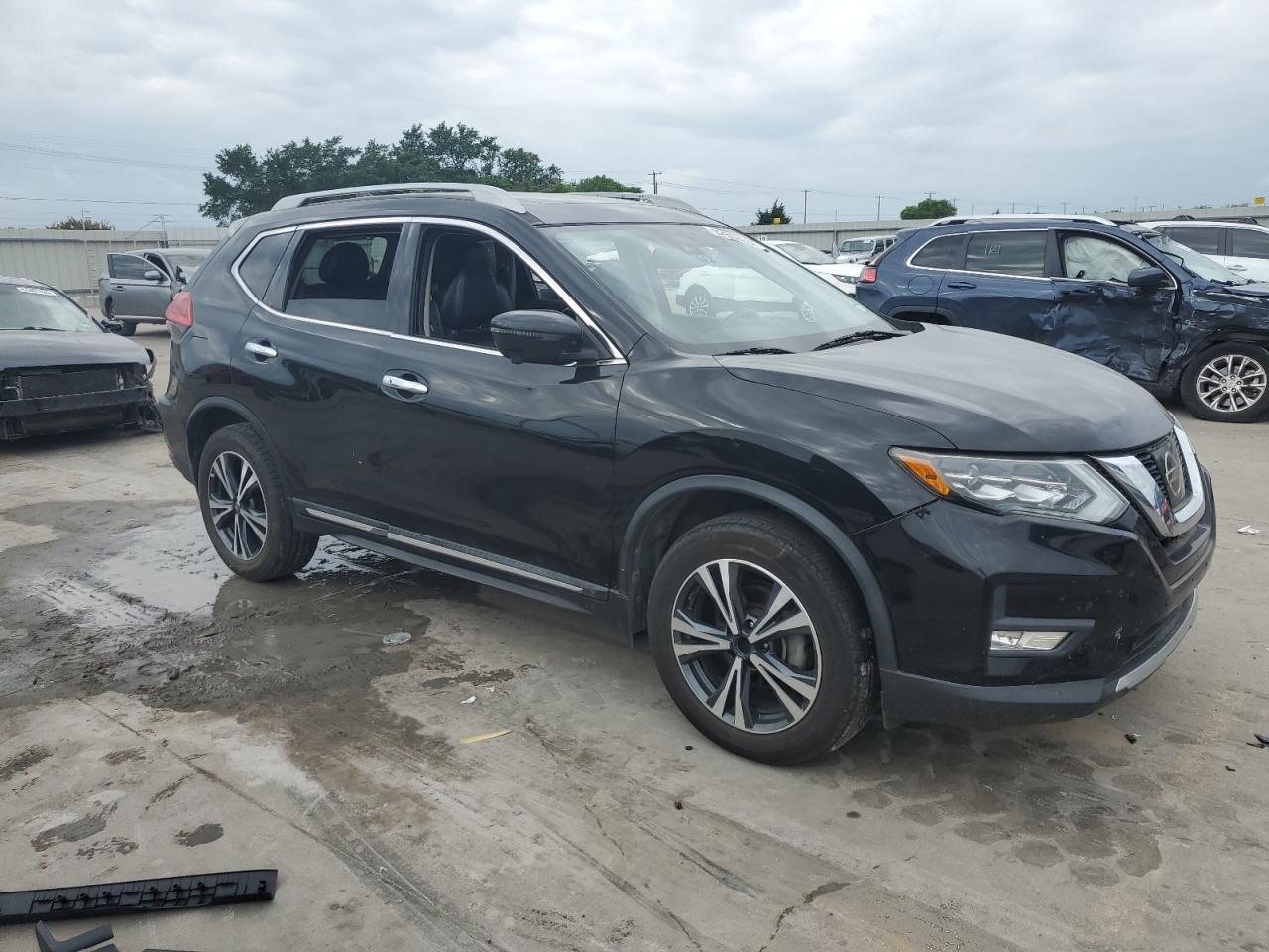 2017 NISSAN ROGUE SV - Image 4
