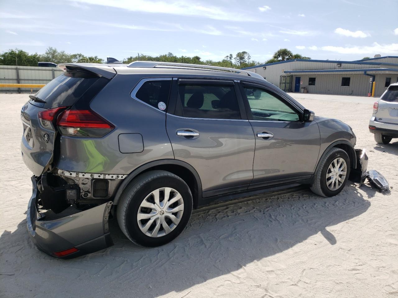 2017 NISSAN ROGUE S - Фото 3