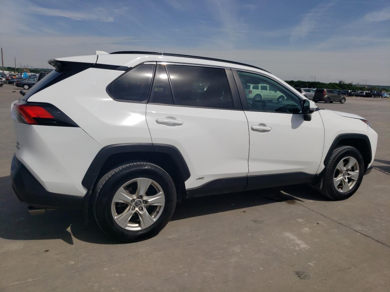 2020 TOYOTA RAV4 XLE - Image 3