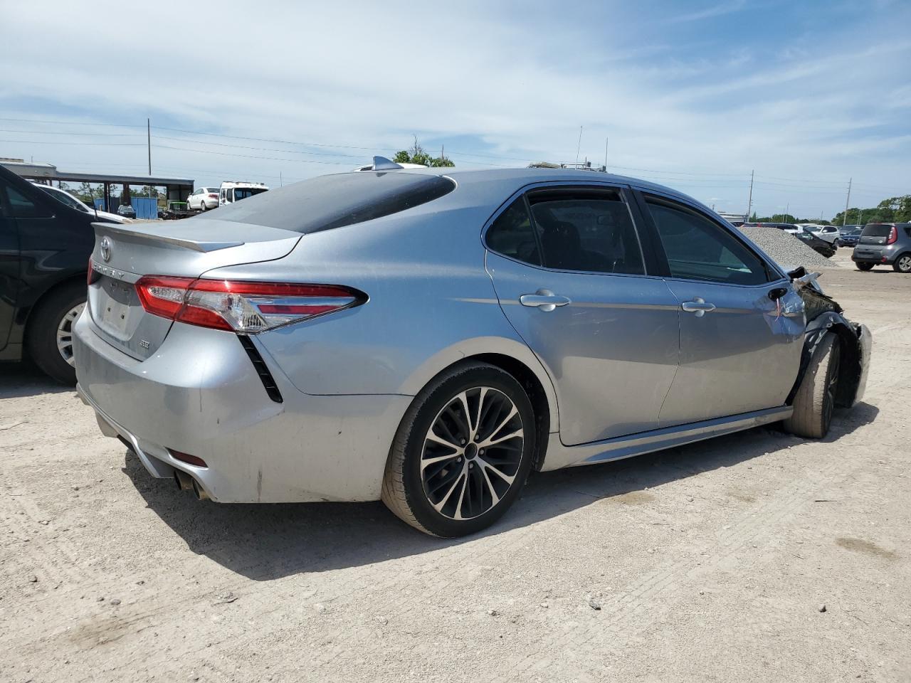 2019 TOYOTA CAMRY L - Фото 3