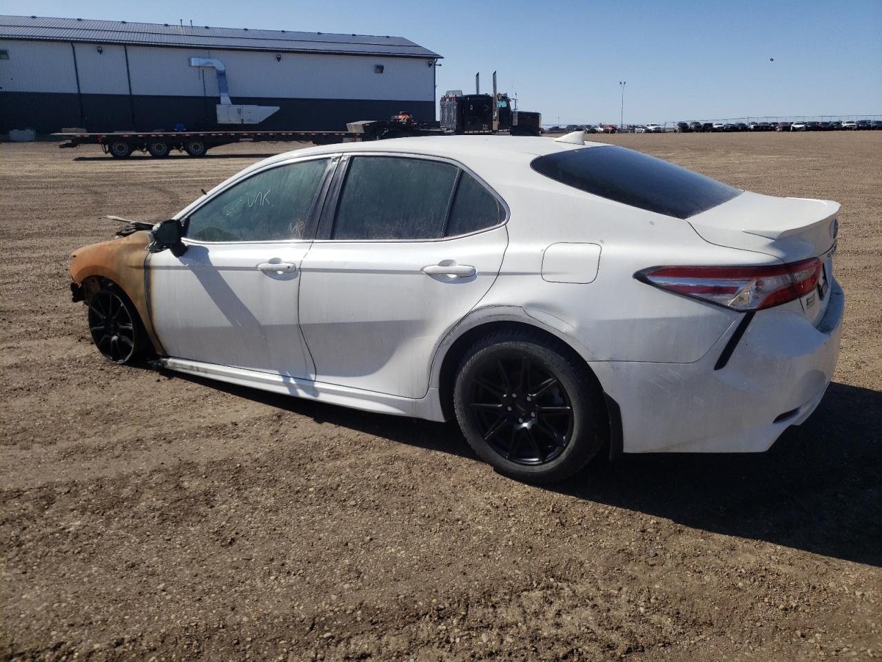 2020 TOYOTA CAMRY SE - Фото 2