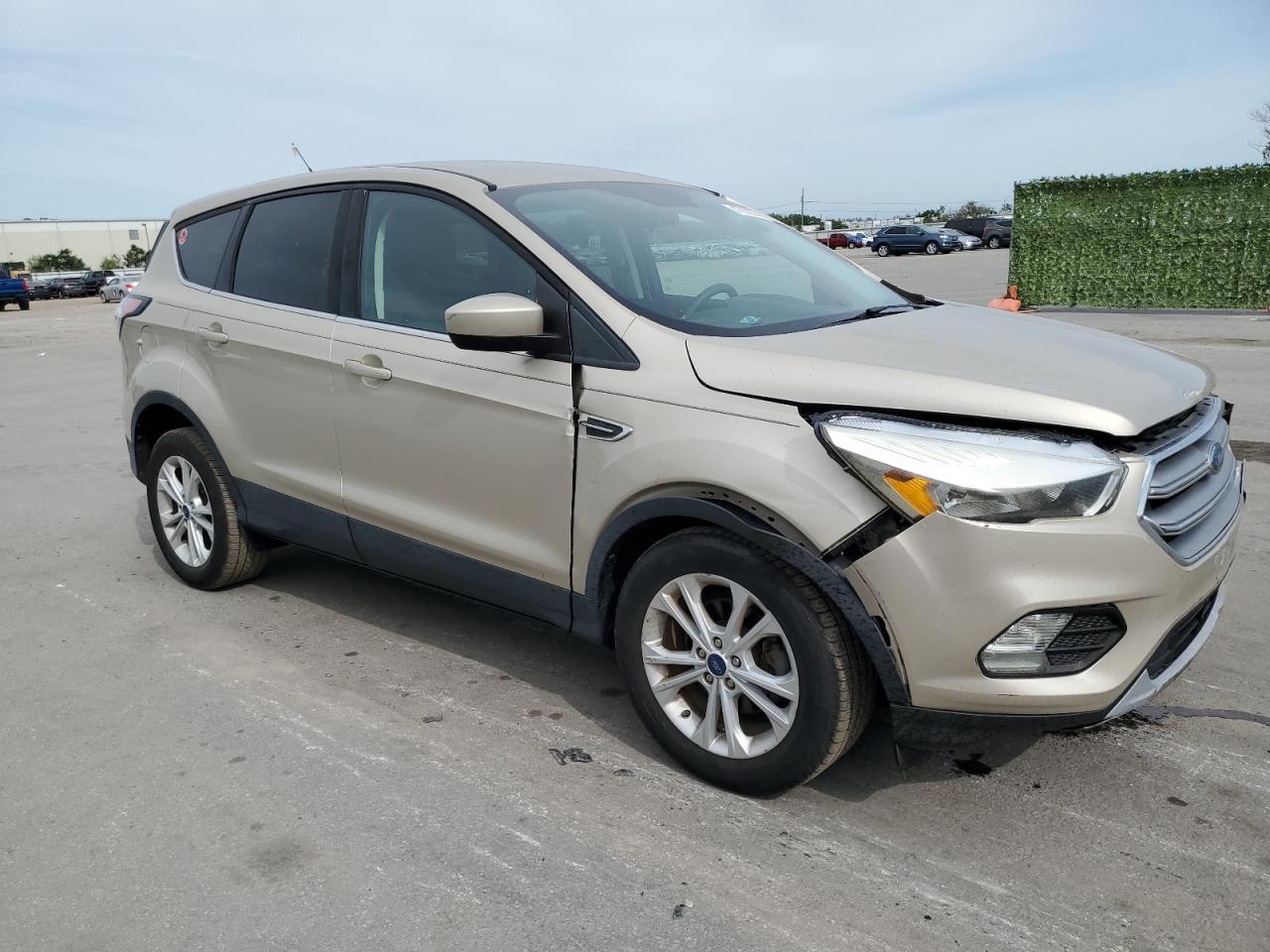 2017 FORD ESCAPE SE - Image 4