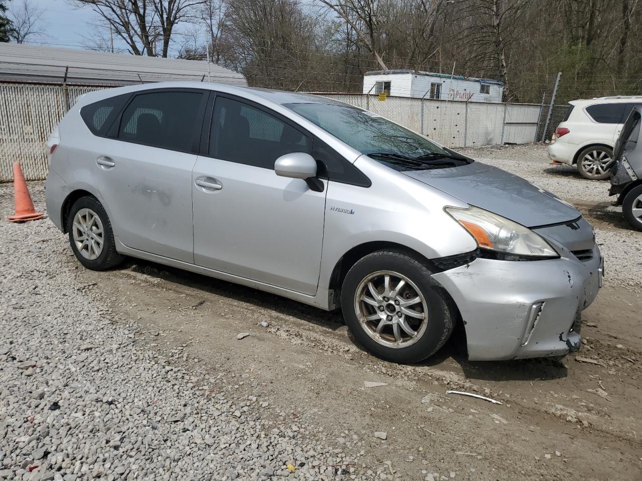 2013 TOYOTA PRIUS V - Image 4