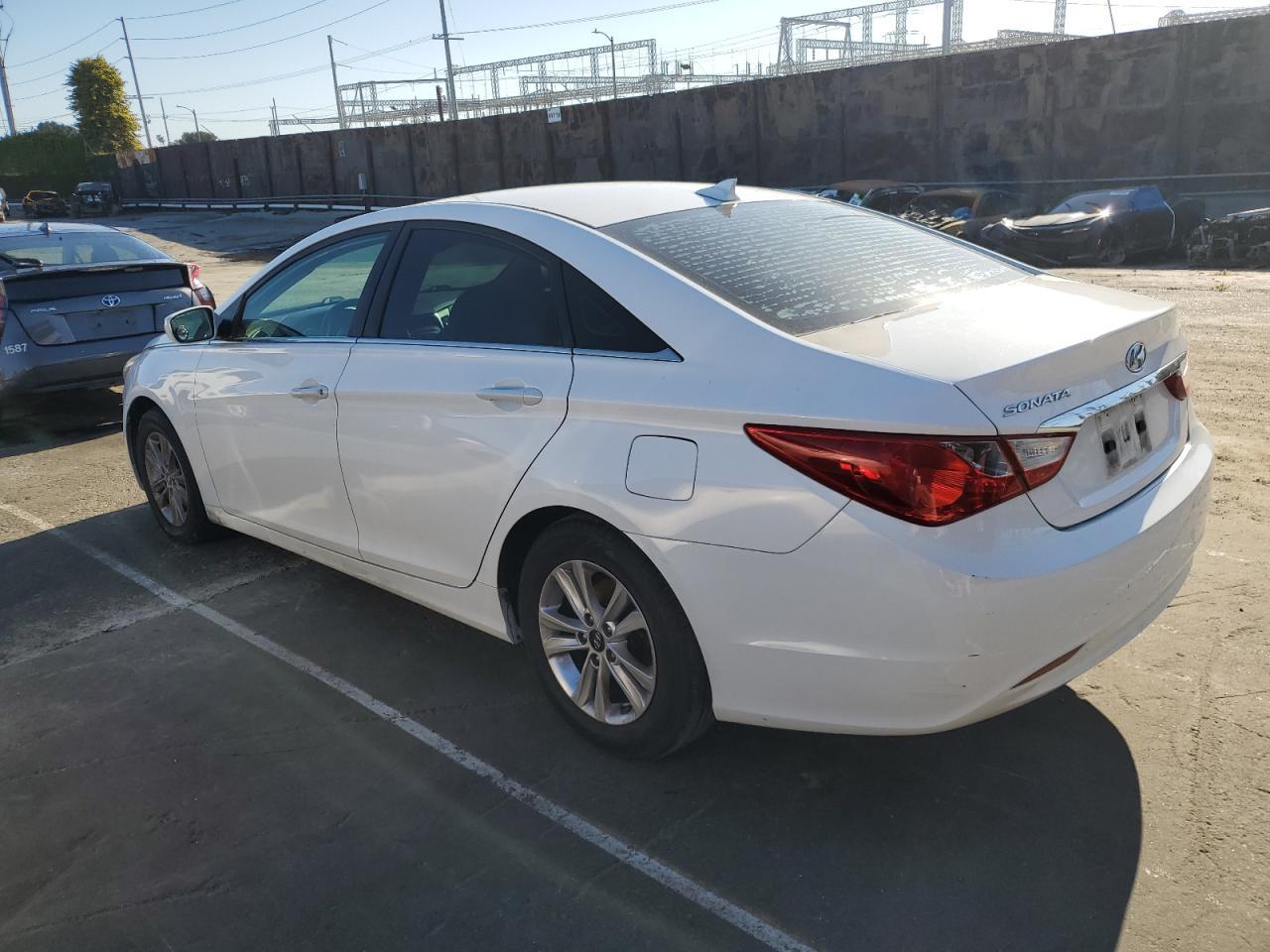 2013 HYUNDAI SONATA GLS - Image 2